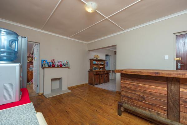 5 Bedroom Property for Sale in Denneoord Western Cape